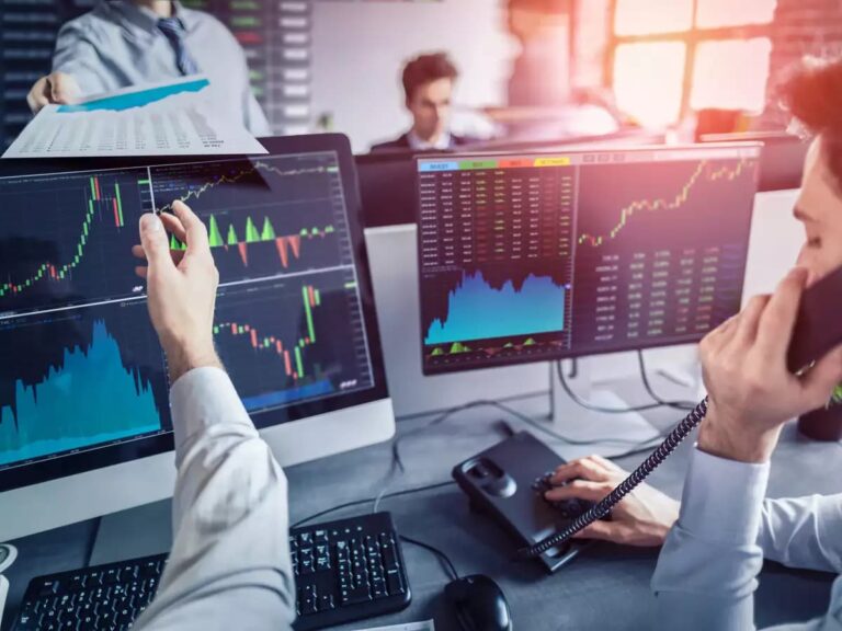 قيمة العملة وأثرها على سوق الأسهم