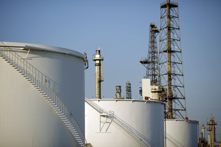 كيفية تحليل أداء أسهم البتروكيماويات السعودية