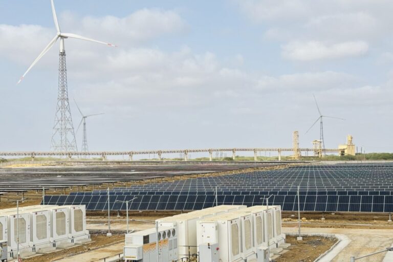 بين نيوم وبنبان.. كيف تعيد مشاريع الطاقة النظيفة 2026 رسم خريطة الثروات في المنطقة؟