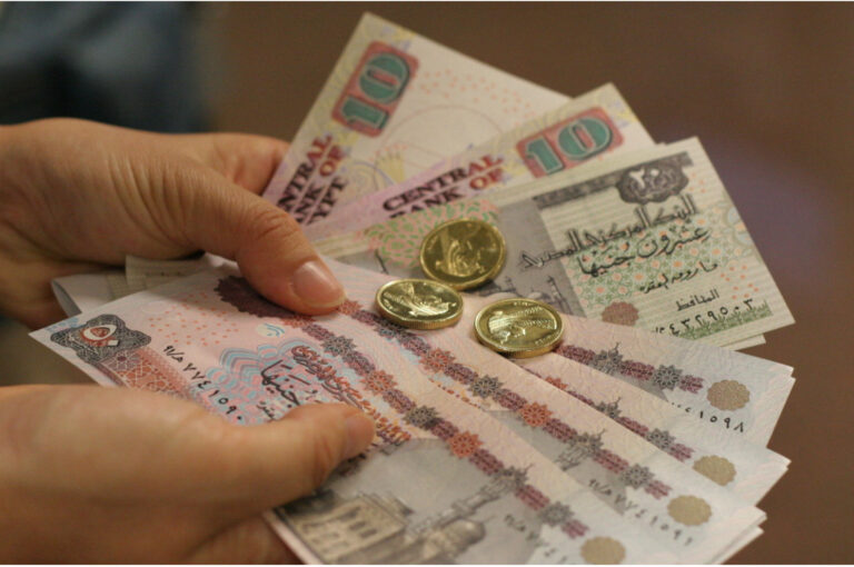 مستقبل الجنيه بين سندان القرارات ومطرقة الإقتصاد ما هي أبرز نتائج التعويم السابق في مصر؟